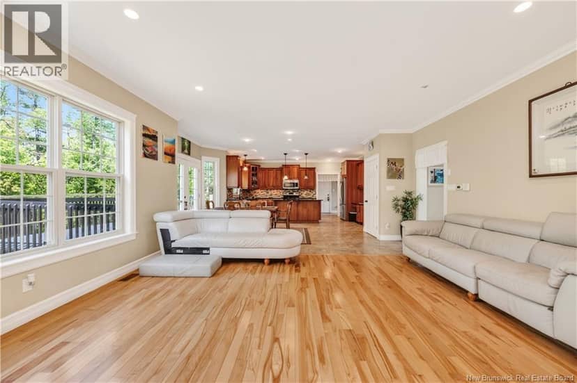 24 Edison — photo 16 of 40