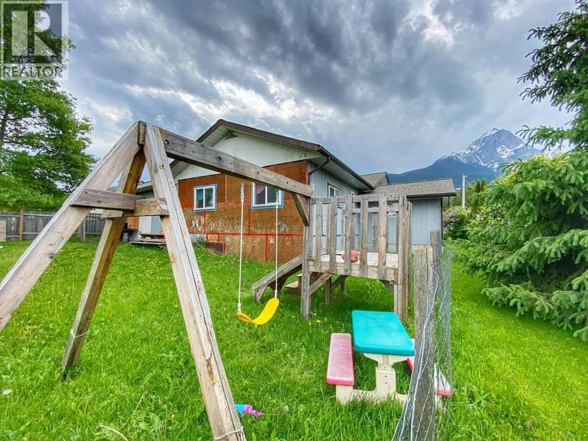4225 12TH AVENUE, New Hazelton, photo 3