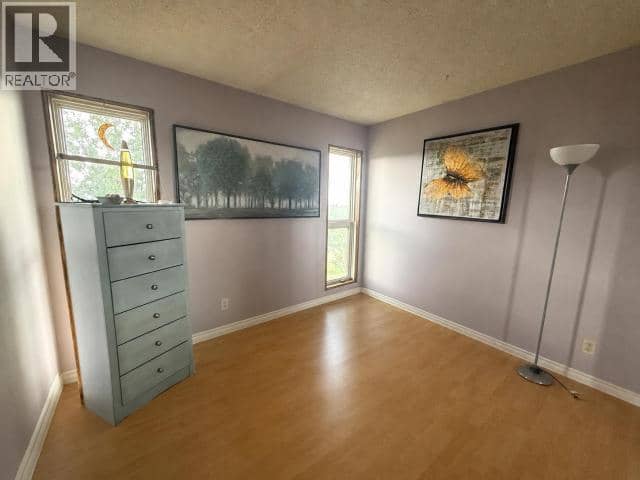 603 Yates Crescent — photo 11 of 18