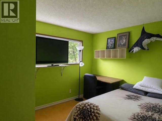 603 Yates Crescent — photo 9 of 18