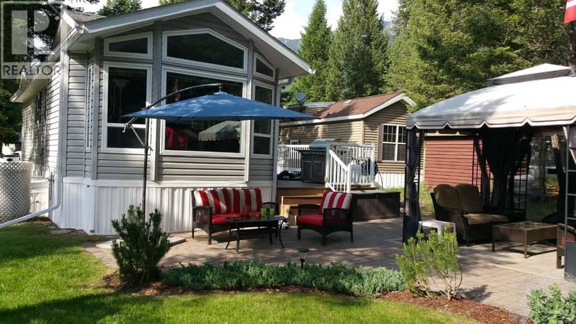4889 LYNX Crescent, Radium Hot Springs