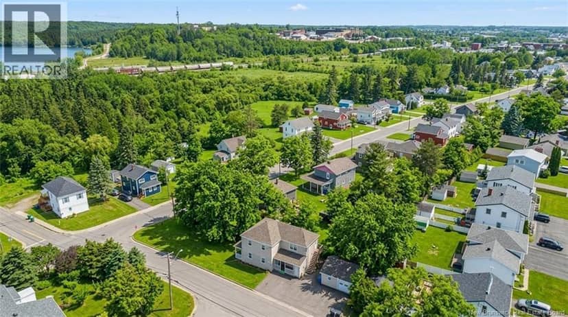 490 Golf Street — photo 4 of 27