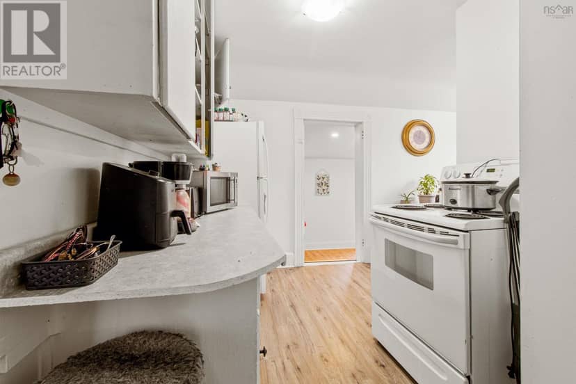 32 Pleasant Street — photo 10 of 37