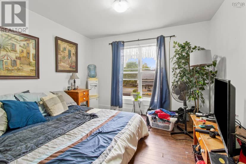 32 Pleasant Street — photo 14 of 37