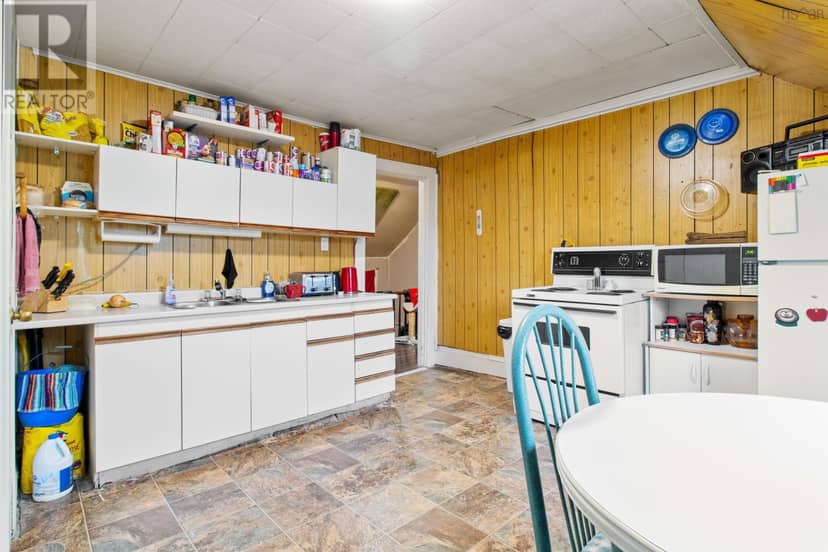 32 Pleasant Street — photo 17 of 37