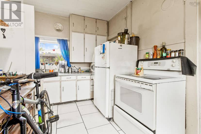 32 Pleasant Street — photo 6 of 37