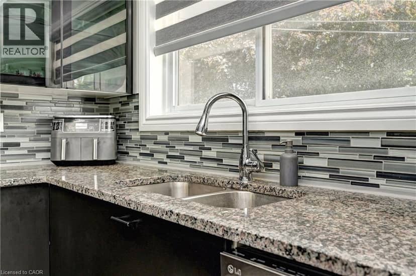 158 PLYMOUTH Road — photo 13 of 37