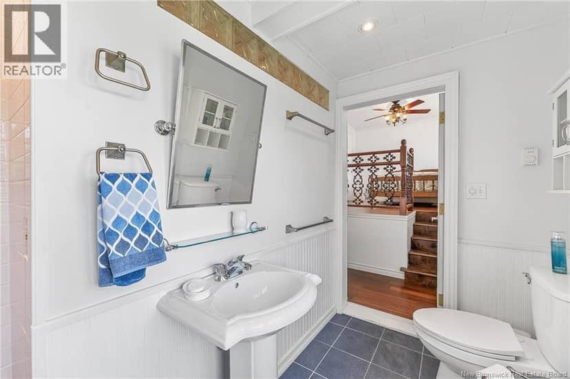 709 Mowat Drive — photo 13 of 34