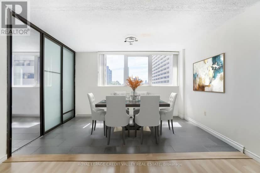 601 - 360 Bloor Street E — photo 10 of 34