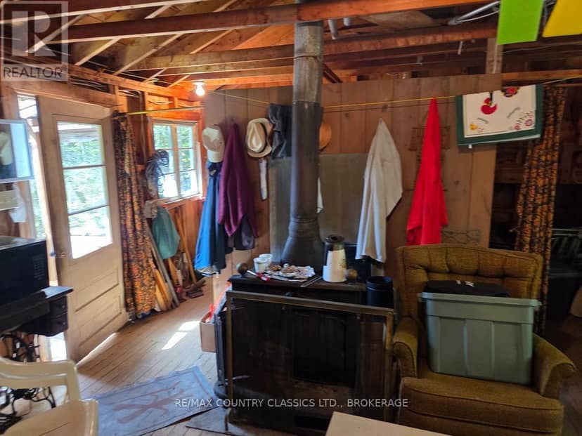 860 Mazinaw Lake — photo 10 of 16