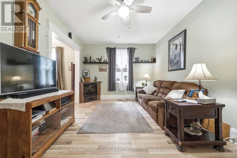 652 Moffat Street — photo 10 of 33