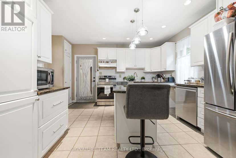 652 Moffat Street — photo 14 of 33