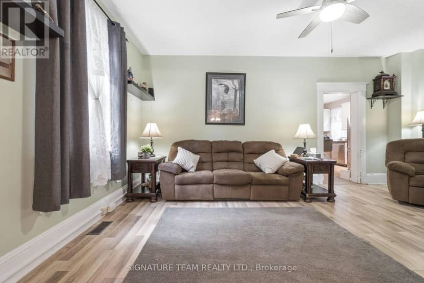 652 Moffat Street — photo 7 of 33