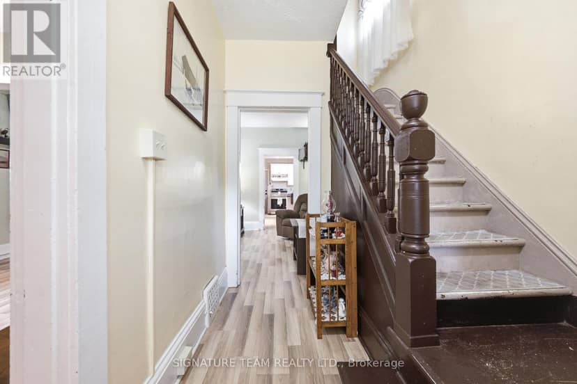 652 Moffat Street — photo 4 of 33