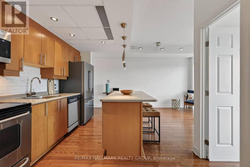 605 - 134 York Street — photo 12 of 31