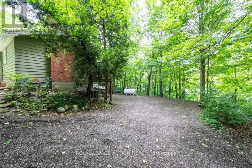 551 East River Road, Brant, photo 6