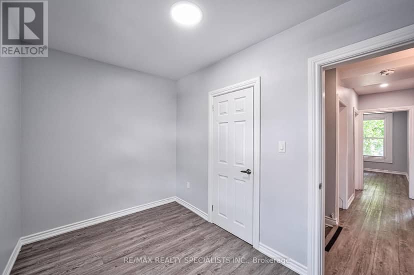 108 Victoria Avenue N — photo 14 of 40