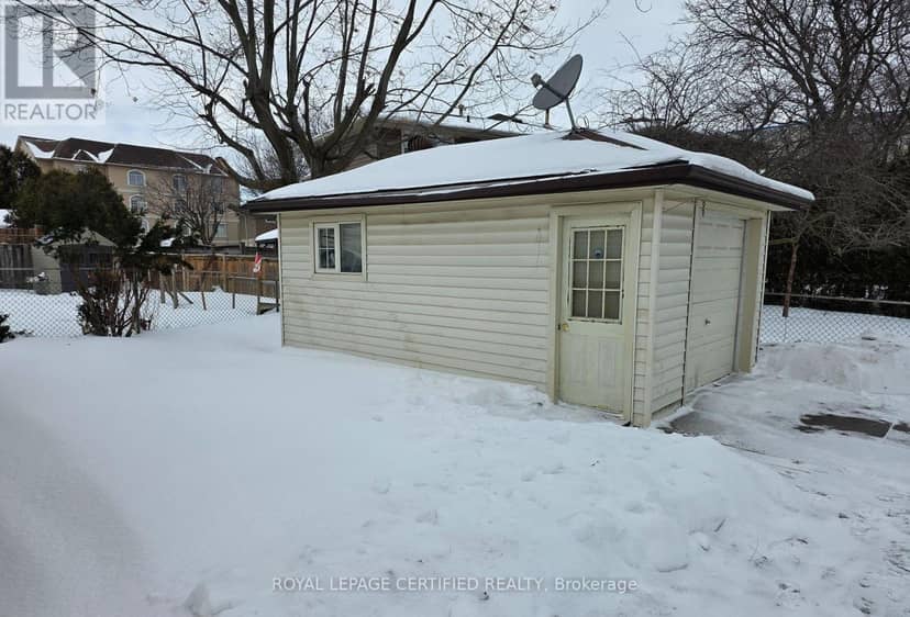 2 Rideau Crescent — photo 16 of 17