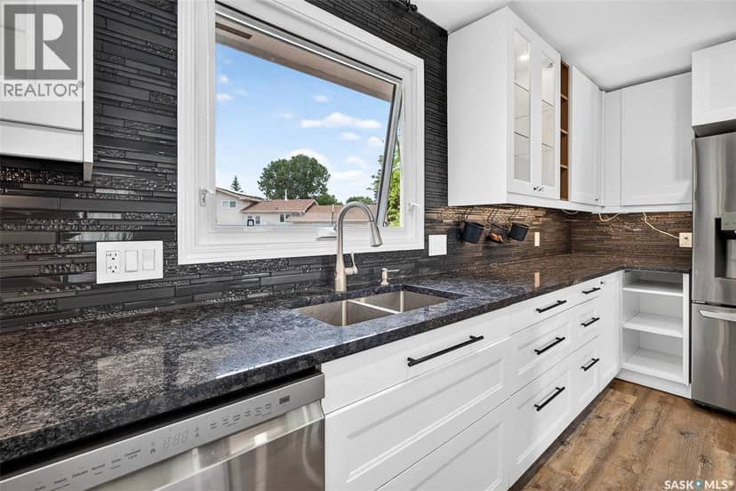 1266 Maybery CRESCENT — photo 13 of 40