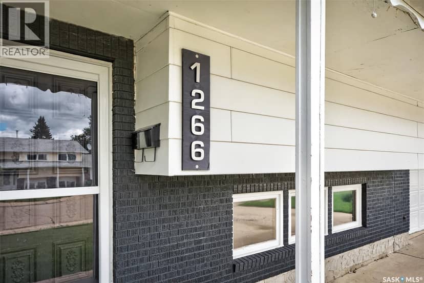 1266 Maybery CRESCENT — photo 3 of 40