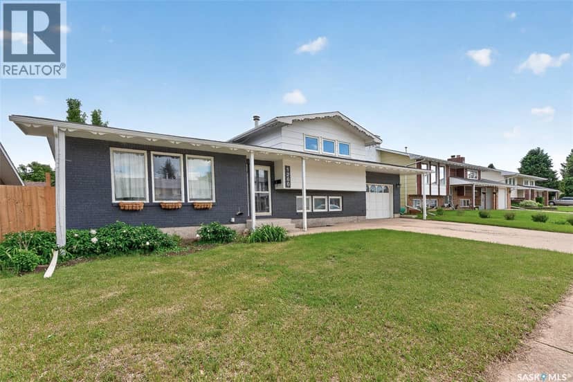 1266 Maybery CRESCENT — photo 4 of 40