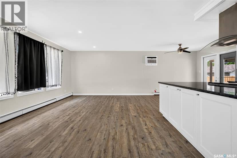 1266 Maybery CRESCENT — photo 7 of 40