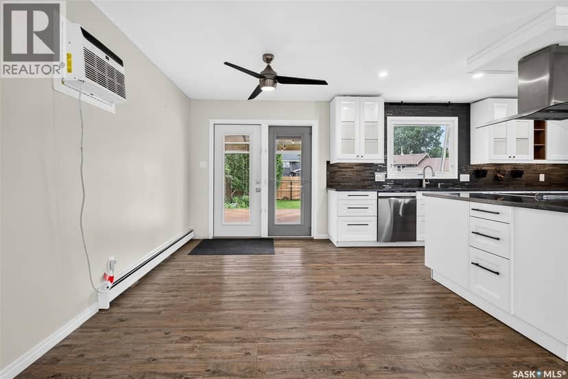 1266 Maybery CRESCENT — photo 9 of 40