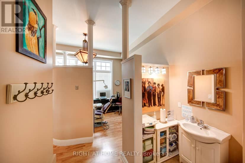 10 - 120 Bronte Road — photo 34 of 40
