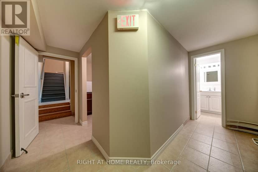 10 - 120 Bronte Road — photo 37 of 40