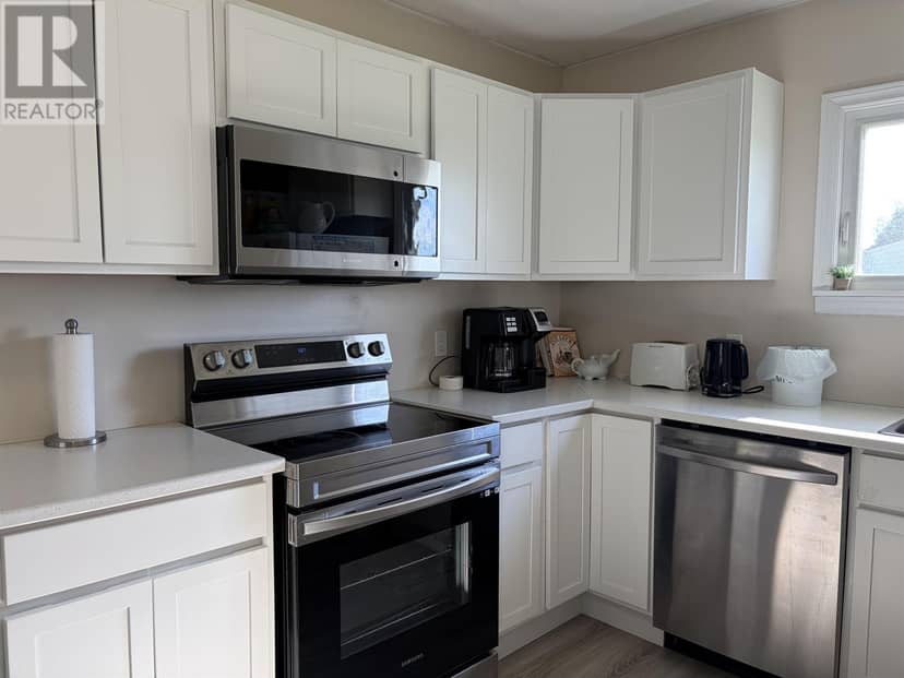 51-53 MATWOOD Drive — photo 12 of 22