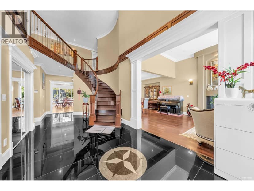 717 Shaw Avenue, Coquitlam, photo 2