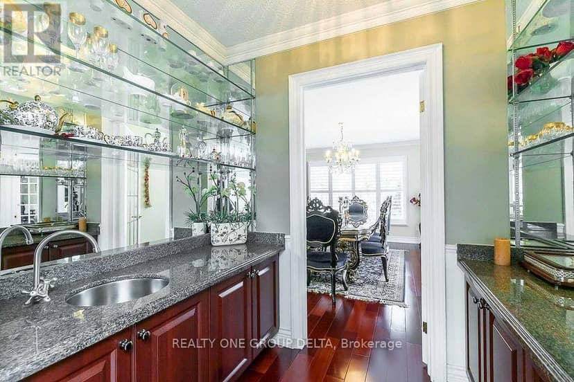1918 Royal Credit Boulevard — photo 10 of 26
