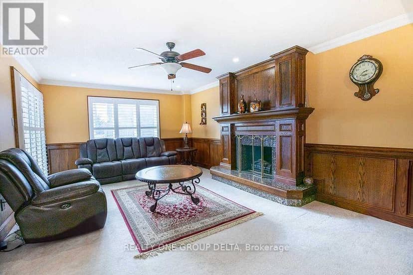 1918 Royal Credit Boulevard — photo 11 of 26