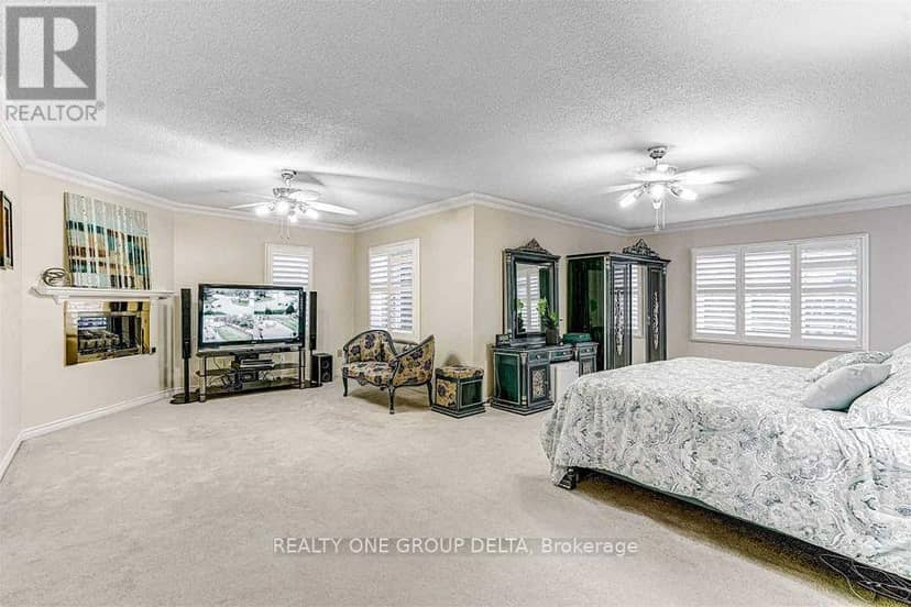 1918 Royal Credit Boulevard — photo 20 of 26