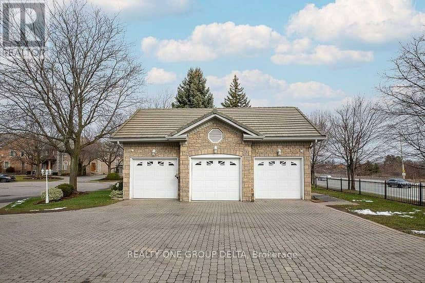 1918 Royal Credit Boulevard — photo 3 of 26