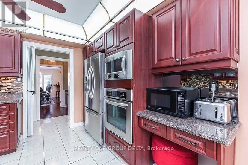 1918 Royal Credit Boulevard — photo 8 of 26