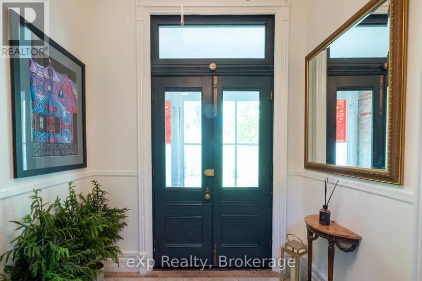 285 Mary Street — photo 4 of 40