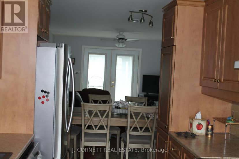 4 - 3 Maple Street N — photo 10 of 32