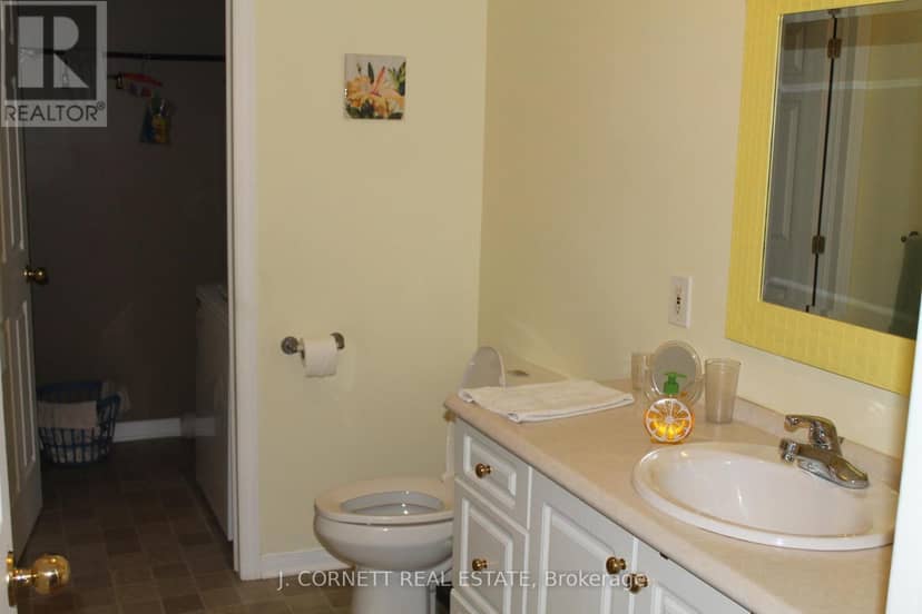 4 - 3 Maple Street N — photo 13 of 32