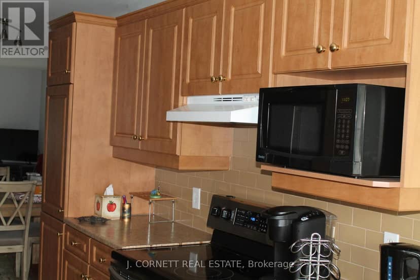 4 - 3 Maple Street N — photo 3 of 32
