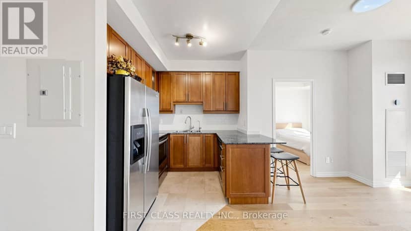 612 - 18 Holmes Avenue — photo 3 of 32