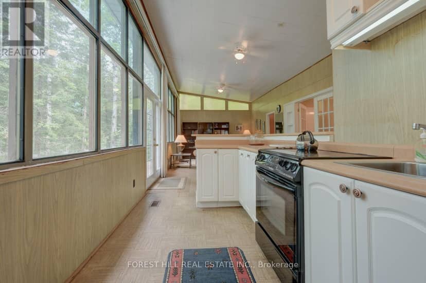49 Leslie Street — photo 12 of 40