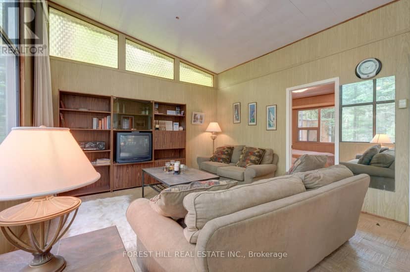 49 Leslie Street — photo 16 of 40