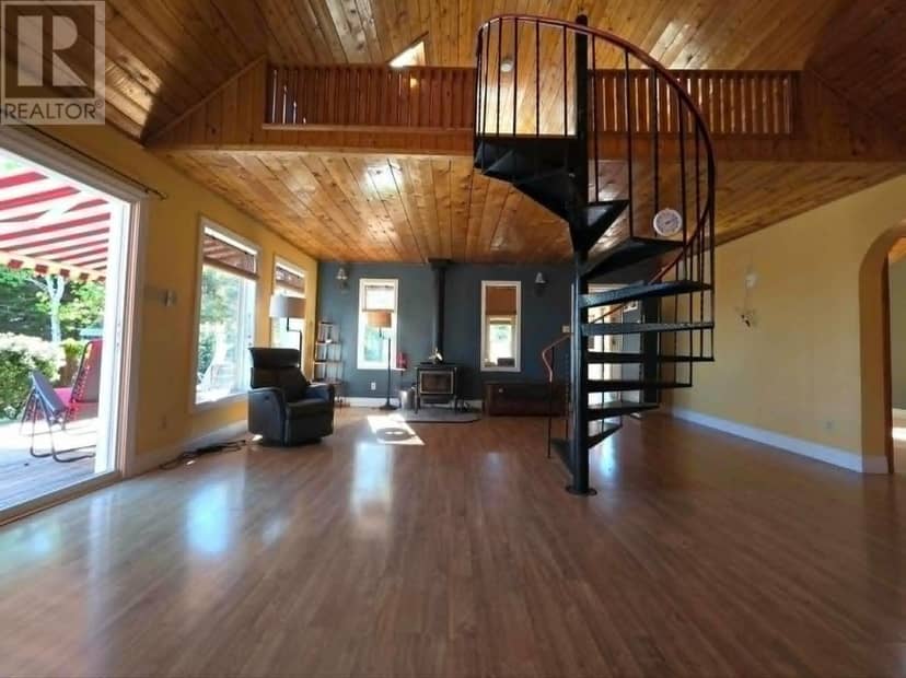251 Bayview Drive — photo 18 of 40