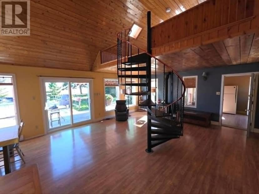 251 Bayview Drive — photo 23 of 40