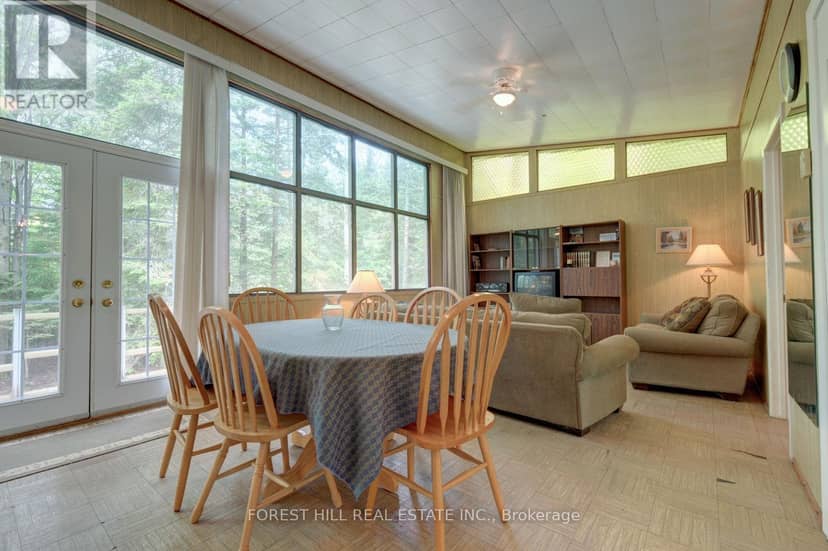 49 Leslie Street — photo 14 of 40