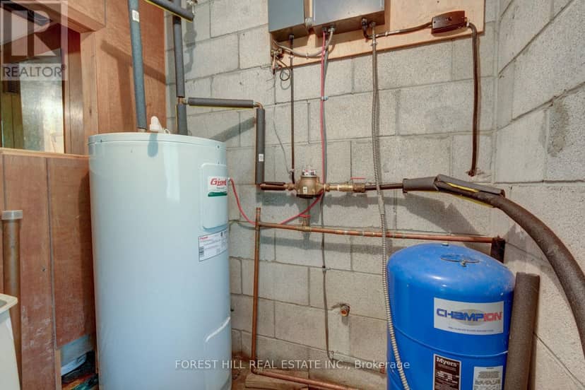 49 Leslie Street — photo 32 of 40