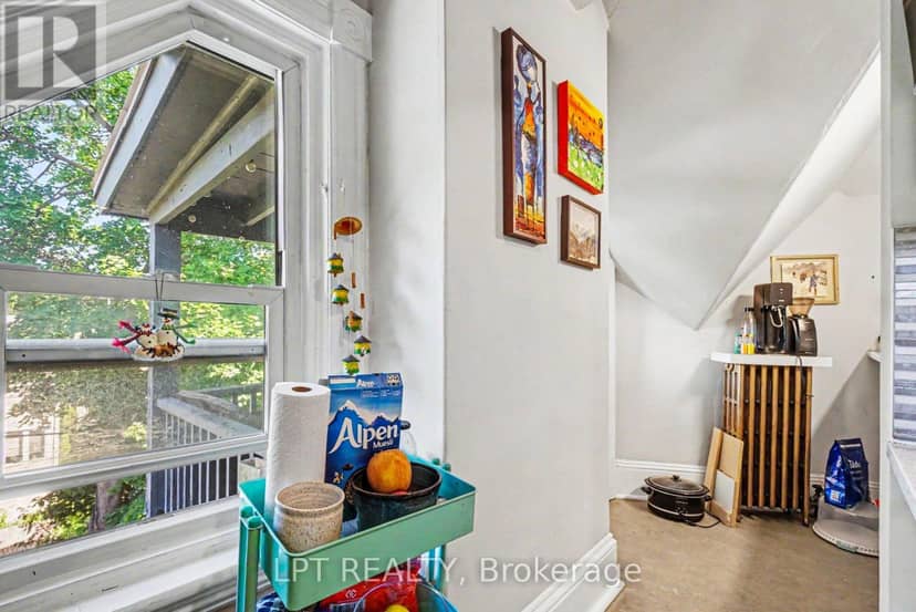 475 Maclaren Street — photo 11 of 40