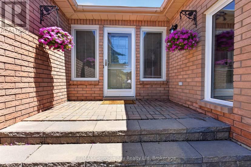 1005 Dina Crescent — photo 2 of 40