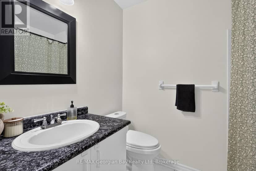 1005 Dina Crescent — photo 21 of 40